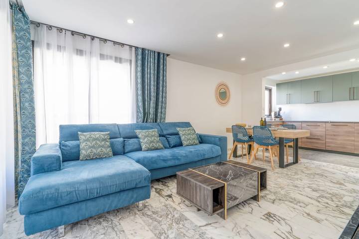 Gîte pour 6 personnes, avec terrasse à Antibes