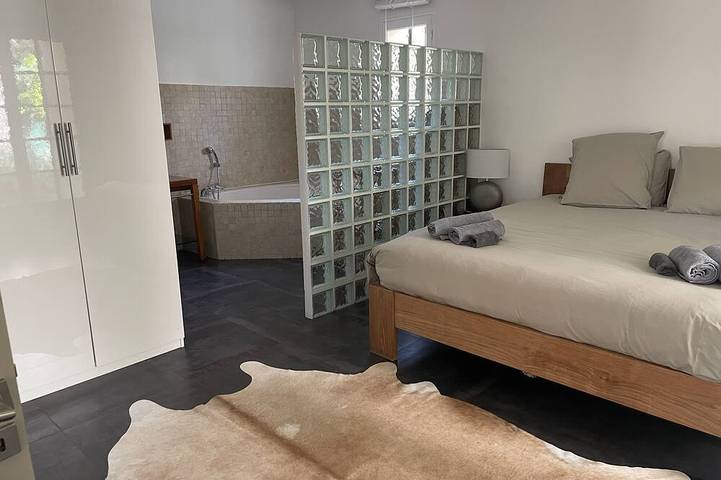 Location de vacances pour 6 personnes, avec jacuzzi ainsi que jardin et piscine à Bouc-Bel-Air - 2