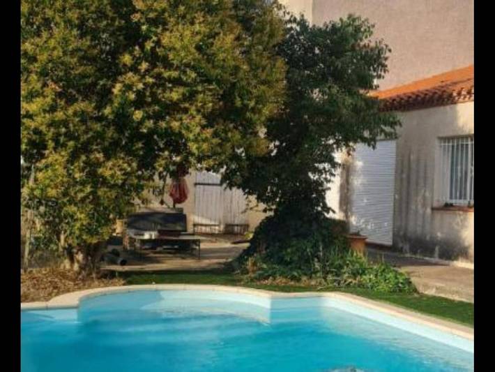 Location de vacances pour 2 personnes, avec Terrasse et Jardin ainsi que Piscine et Vue à Rivesaltes