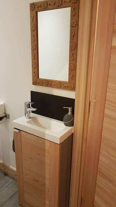 Gîte pour 2 personnes, avec vue et balcon dans Plage d'Albigny - 4