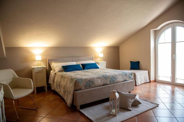 Gîte pour 6 personnes, avec Balcon ainsi que Terrasse et Vue à Vezza d'Alba