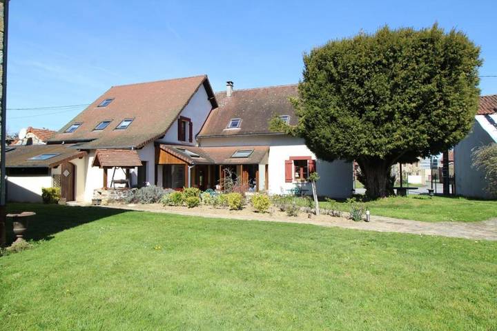 Location de vacances pour 8 personnes, avec jardin à Masléon