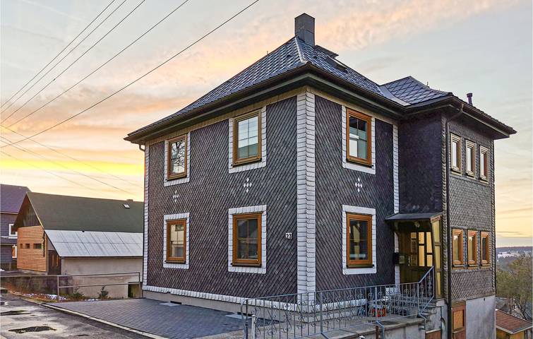 Ferienhaus für 8 Personen, mit Whirlpool und Garten in Neuhaus am Rennweg