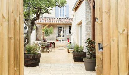 Gîte pour 8 personnes, avec terrasse et jacuzzi à Issigeac