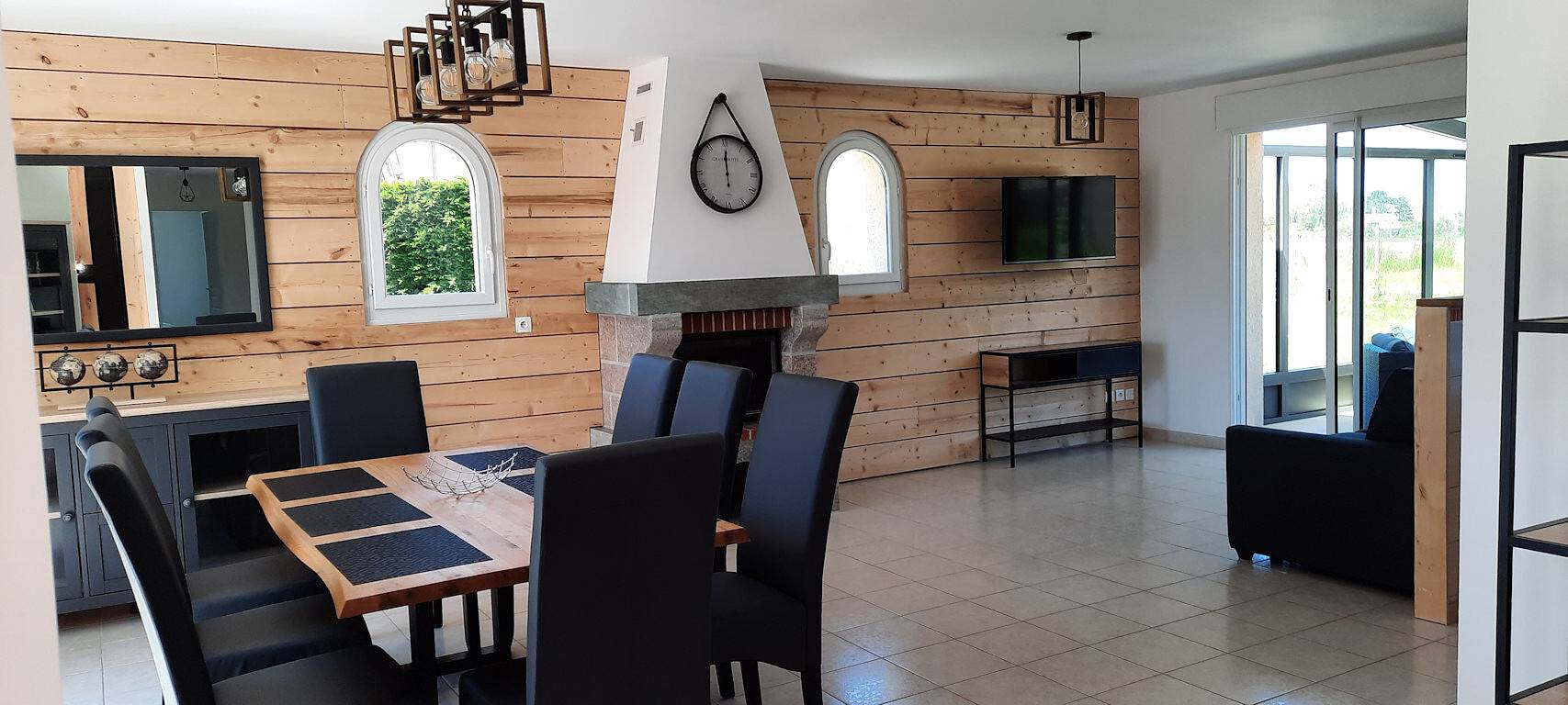 Holiday Home "Gîte with Game Room" with Private Terrace, Garden & Wi-Fi in Montfarville, Cherbourg region