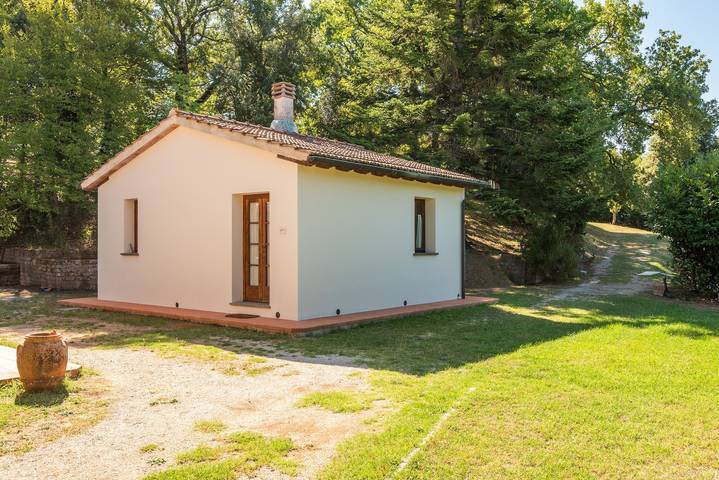 Ganze Wohnung, Ferienhaus 'San Michele – Casa Giano' mit Eichenblick, Gemeinschaftspool und Wlan in Montieri, Grosseto Provinz