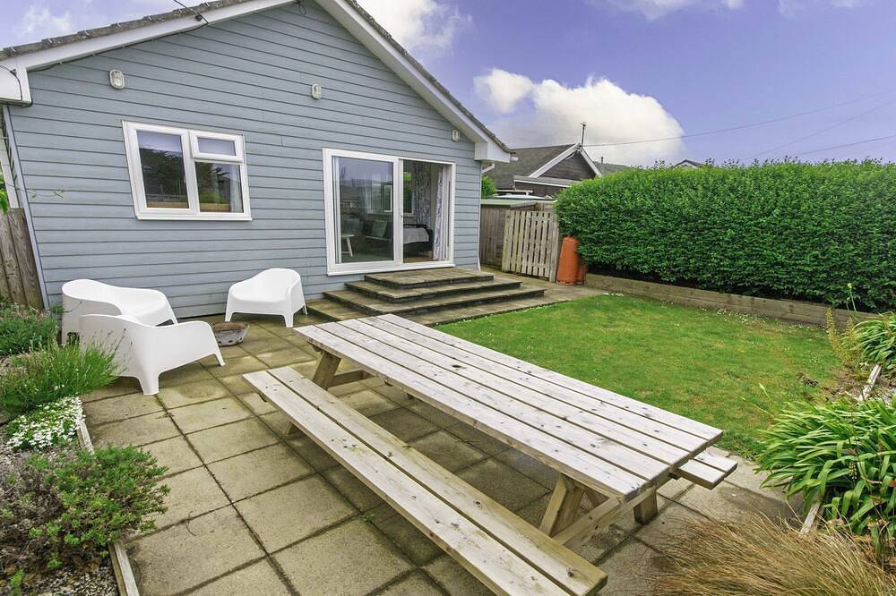 Swallows Beach Chalet |Sleeps 6 Walk to the Beach in Croyde, Devon