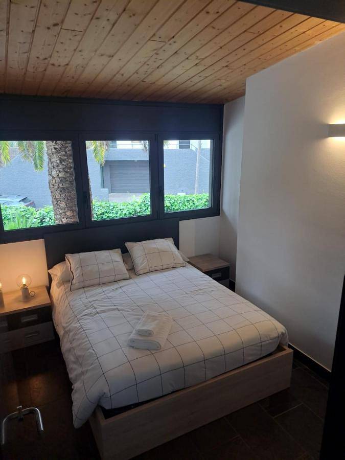 Chalet para 8 personas, con jacuzzi además de piscina y jardín en Bajo Llobregat - 4