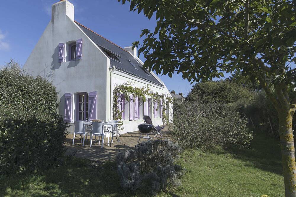 Typical house near wild coast - Pets allowed in Locmaria, Côte des Mégalithes