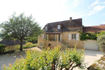 Gîte pour 6 personnes, avec piscine ainsi que jacuzzi et jardin à Bézenac