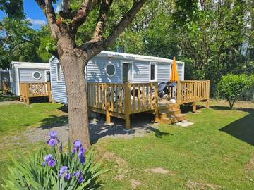 Camping pour 2 personnes, avec piscine ainsi que jardin et vue, animaux acceptés en Midi-Pyrénées