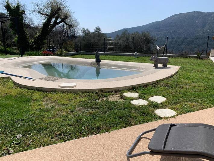 Location de vacances pour 2 personnes, avec piscine et jardin ainsi que terrasse et vue, animaux acceptés à Contes - 2