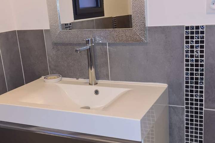 Appartement entier, Gite "La Nayade" 2 pers climatisé centre Vallon Pont d'Arc in Vallon-Pont-d'Arc, Gorges de l’Ardèche