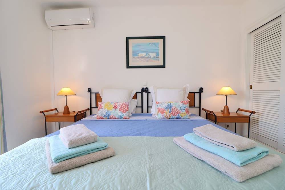 Appartamento intero, 2 Bedroom Apartment with Swimming pool at São Rafael Beach - Albufeira in Albufeira, Distretto di Faro