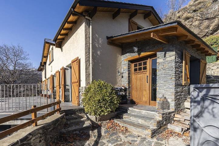 Location de vacances pour 10 personnes, avec jardin à Latour-de-Carol