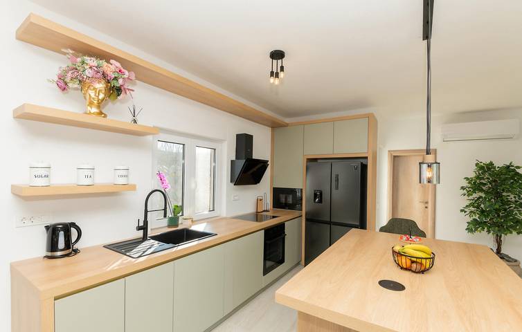 Gemütliche 295 m² große Wohnung mit Pool, WLAN und Parkplatz in der Nähe des Flusses Sija in Imotski, Makarska Riviera