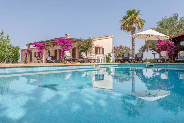 Villa for 8 people, with pool and garden as well as terrace - 1