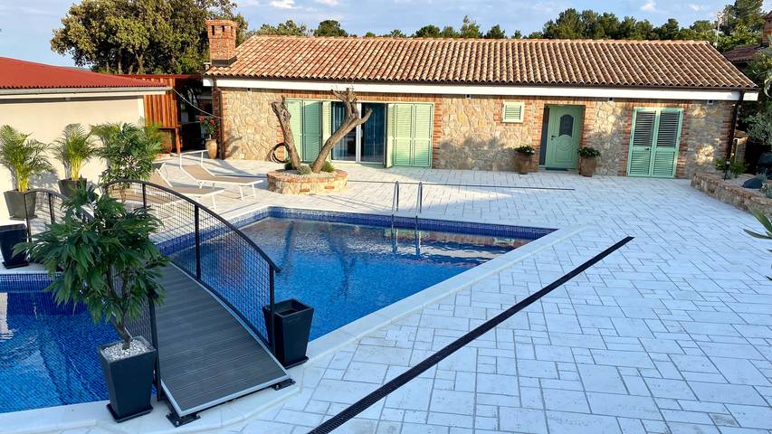 Villa für 7 Personen, mit Garten und Whirlpool sowie Terrasse auf Lošinj
