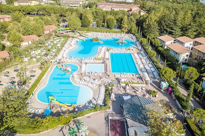Camping für 2 Personen, mit Terrasse und Pool in Peschiera del Garda