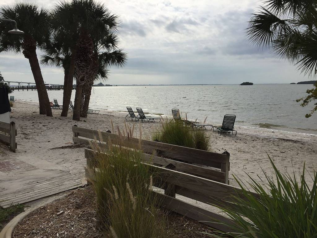 Ganze Wohnung, Wunderschön fertig Waterfront Beach Resort Condo bei Sanibelharbour in Punta Rassa, Southwest Florida