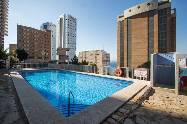 Apartamento de vacaciones para 4 personas, con terraza y piscina, Se admiten mascotas en Benidorm