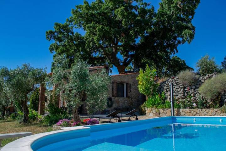 Apartamento para 5 personas, con Balcón y Terraza además de Jardín y Piscina en Montánchez