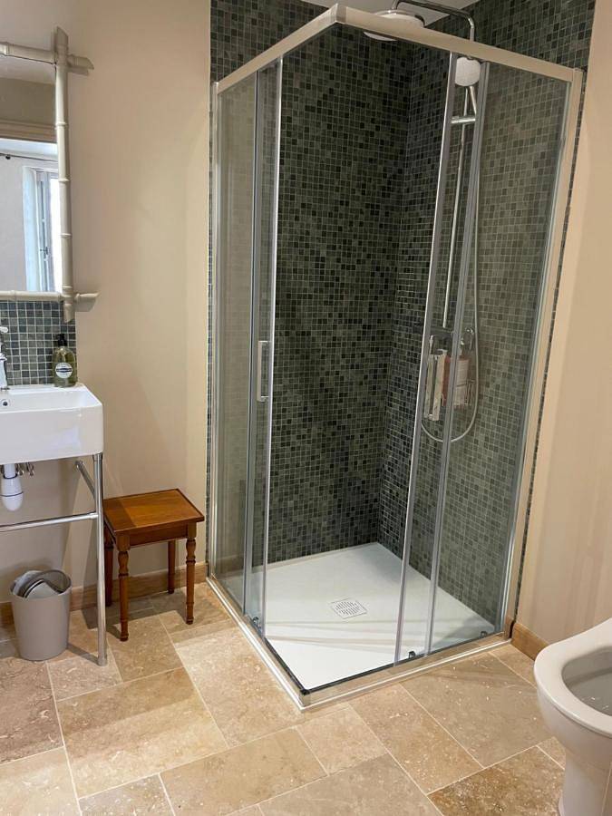 Location de vacances pour 11 personnes, avec jardin et piscine ainsi que terrasse et vue à Chapdeuil - 4