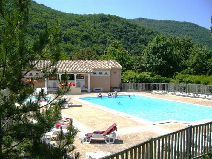 Camping pour 4 personnes, avec piscine et jardin ainsi que jacuzzi et bassin pour enfant dans le Vercors - 3