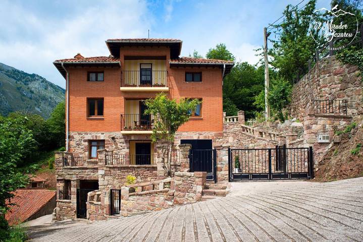 Country House 'El Mirador De Jozarcu' with Mountain View, Balcony and Wi-Fi in Peñarrubia, Cordillera Cantábrica