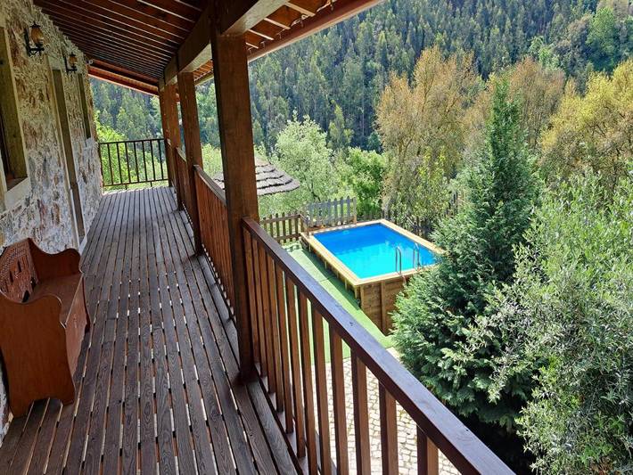 Location de vacances pour 6 personnes, avec Balcon et Jacuzzi ainsi que Terrasse et Piscine dans Aguda