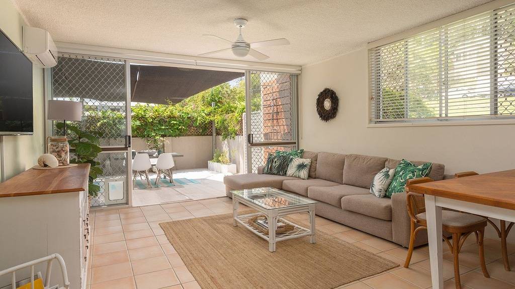 Ganze Wohnung, Burleigh Beach Pad 100 m vom Strand entfernt - atemberaubend in Burleigh Heads, Queensland
