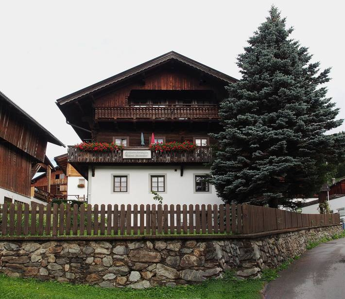 Ferienhaus für 3 Personen, mit Balkon und Garten sowie Pool in Bezirk Lienz