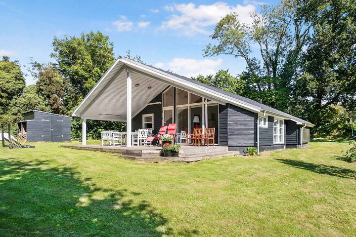 Ferienhaus für 8 Personen, mit Garten und Terrasse sowie Sauna