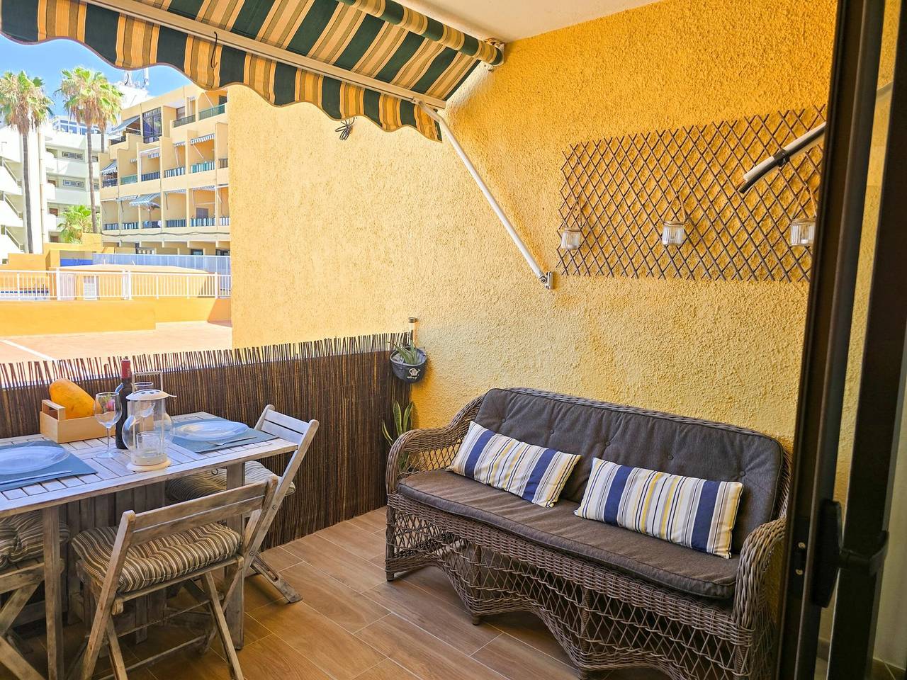 Apartamento entero, Confort en Playa La Arena: piscina, terraza y parking privado in Playa Neptuno (Santiago del Teide), Santiago del Teide