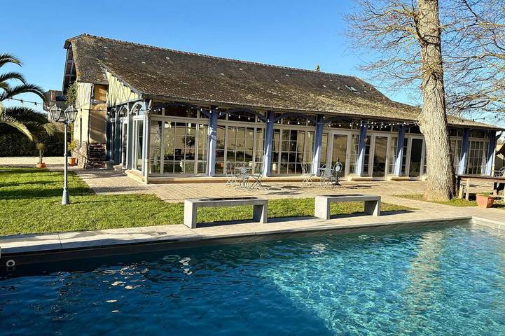 Location de vacances pour 17 personnes, avec piscine à Bréal-sous-Montfort