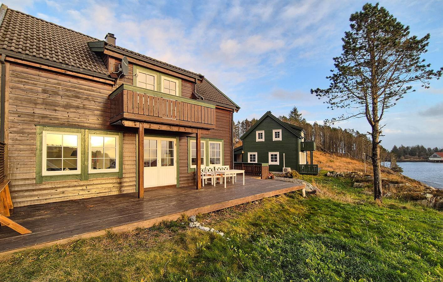 Ferienhaus für 10 Personen mit Terrasse in Radøy