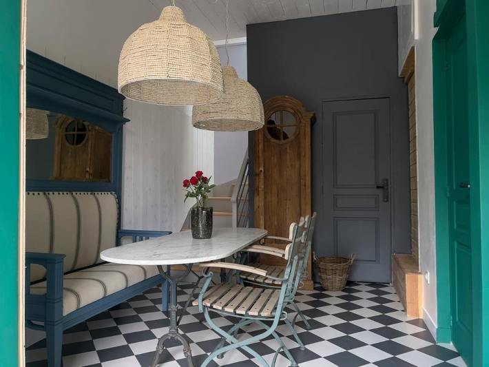 Chambre d’hôte pour 4 personnes, avec Jacuzzi et Terrasse ainsi que Jardin et Piscine