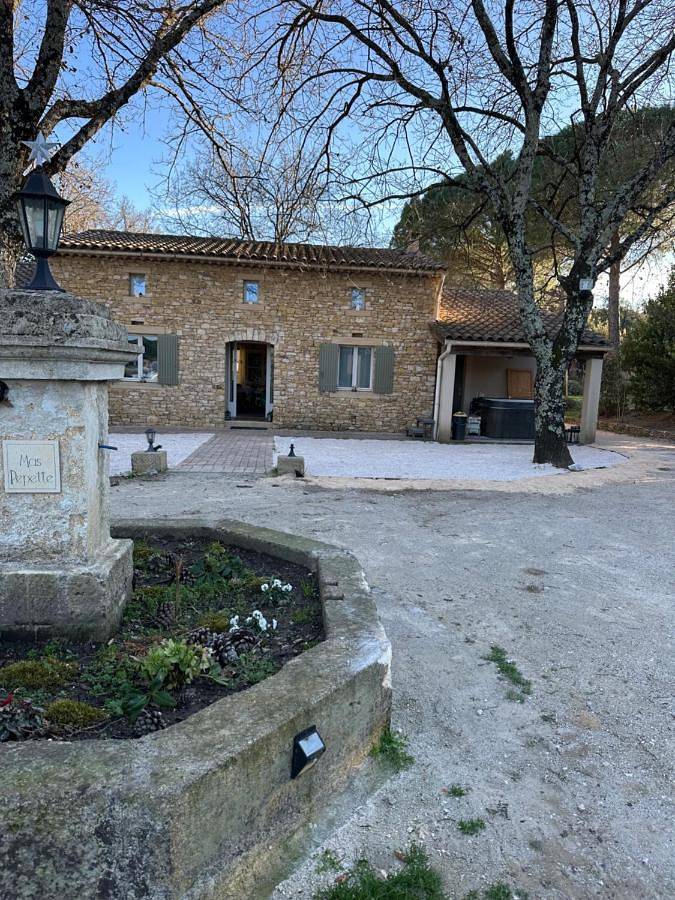 Casa de vacaciones para 26 personas, con vistas además de jardín y piscina, Se admiten mascotas - 1
