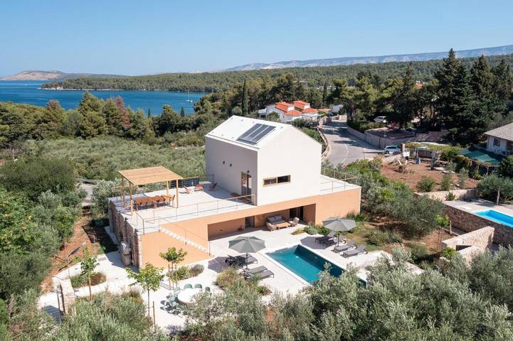 Villa pour 10 personnes, avec Balcon et Terrasse ainsi que Jardin et Piscine à Stari Grad - 4