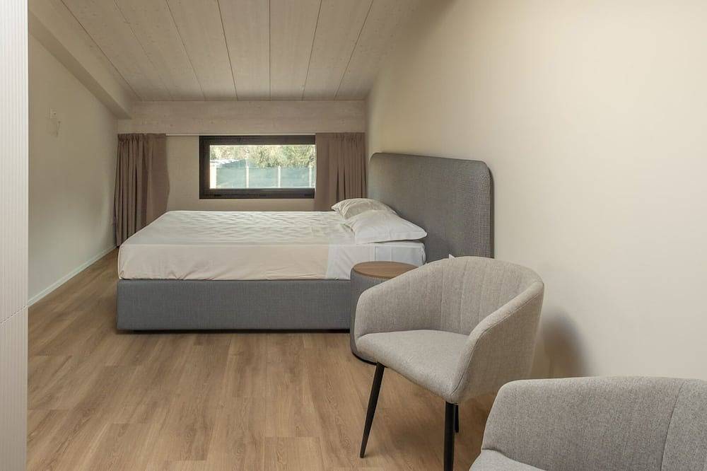 Onda 8, Emma Villas - Four Bedroom Villa, Sleeps 8 in Misano Adriatico, Rimini Province