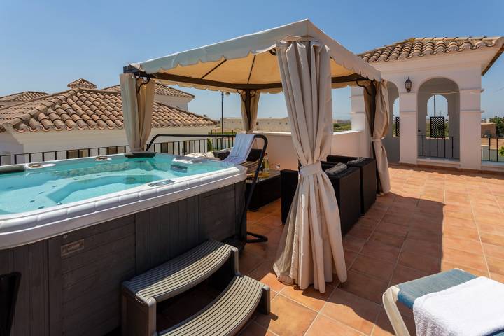 Chalet para 6 personas, con Jacuzzi además de Jardín y Piscina para niños