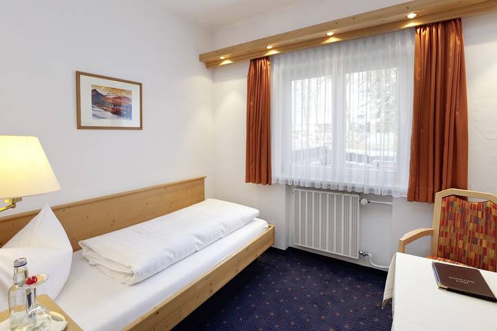 Hotel, mit Garten