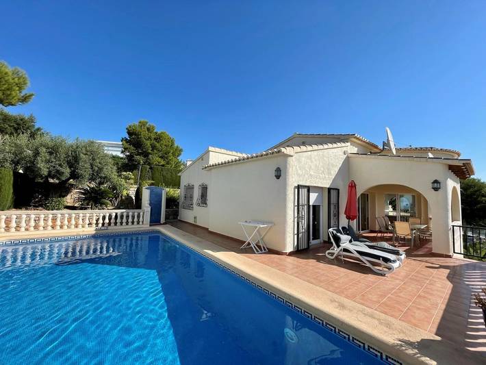 Casa rural para 6 personas, con terraza además de piscina y jardín en Benitachell