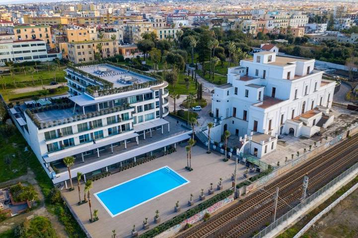 Appartamento per 2 persone, con giardino e idromassaggio nonché piscina, adatto a famiglie con bambini in Portici