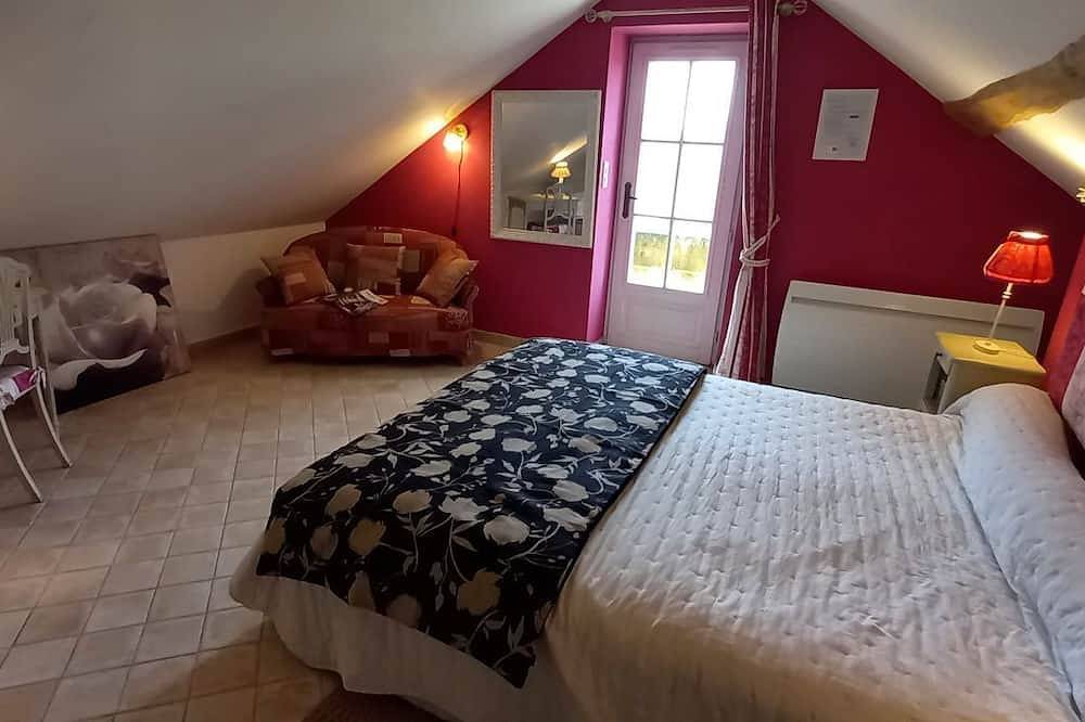 Colibri is a room on the 1st floor for 2 people with its own entrance, in Les Ulmes, Valle del Loira