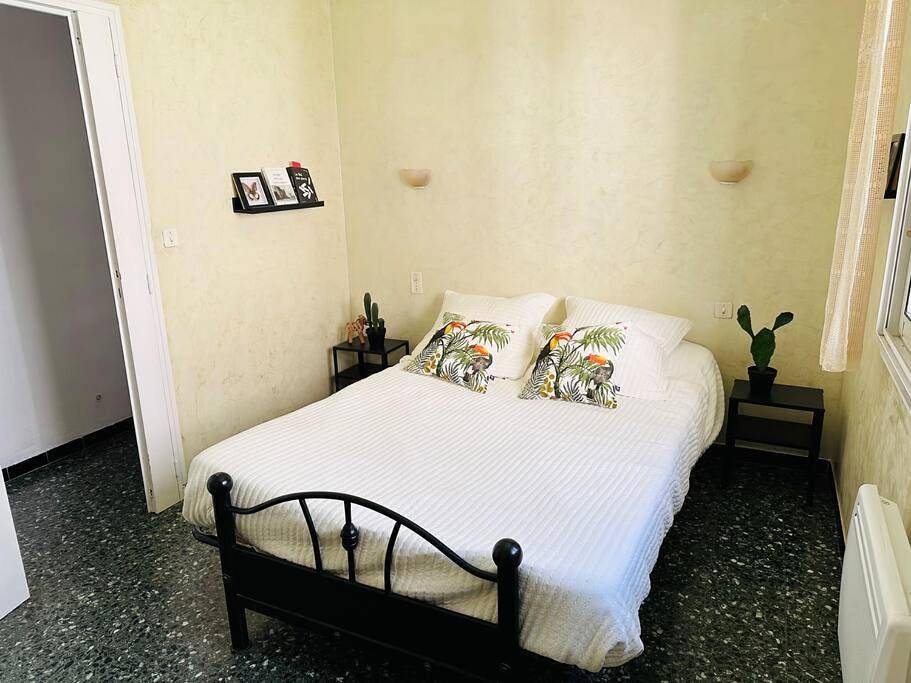 Appartement entier, Two-Bedroom Apartment in Aigues-Mortes, Côte d'Améthyste