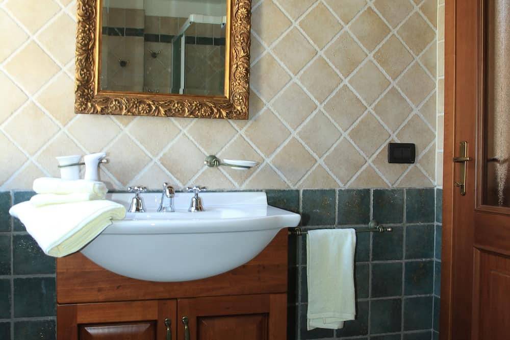 Appartamento intero, Welcome to Cantinùn. Your retreat in the heart of Biella in Biella, Provincia di Biella