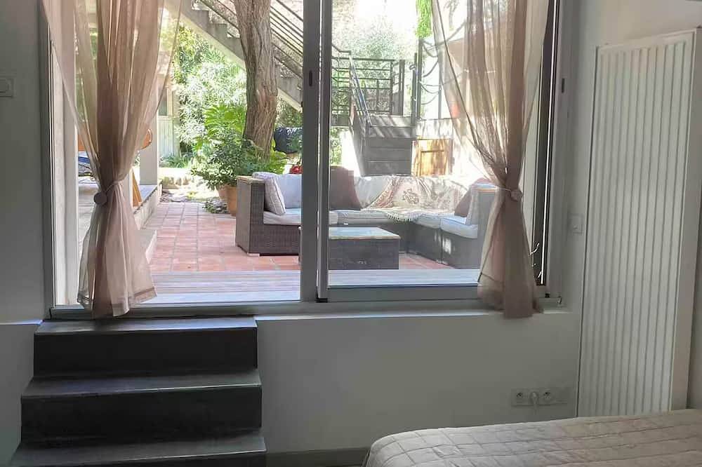 Appartement entier, Independent apartment in winemaker's house Poussan in Poussan, Côte d'Améthyste