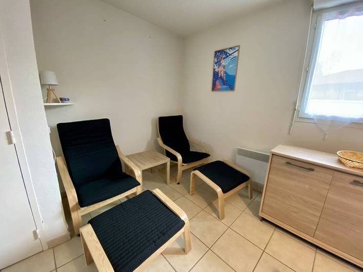 Entire apartment, Cambo: Comfortable T2 Apartment with Wifi and Parking in Cambo-les-Bains, Bayonne region