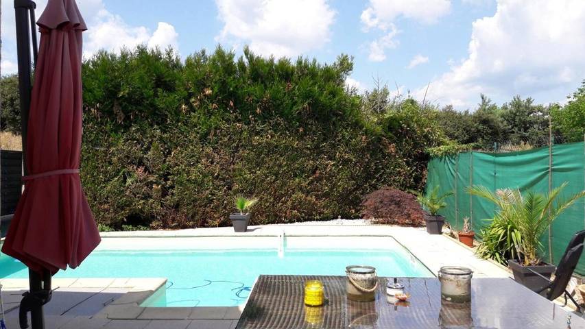 Location de vacances pour 3 personnes, avec Balcon et Terrasse ainsi que Jardin et Piscine à Sainte-Croix-en-Plaine